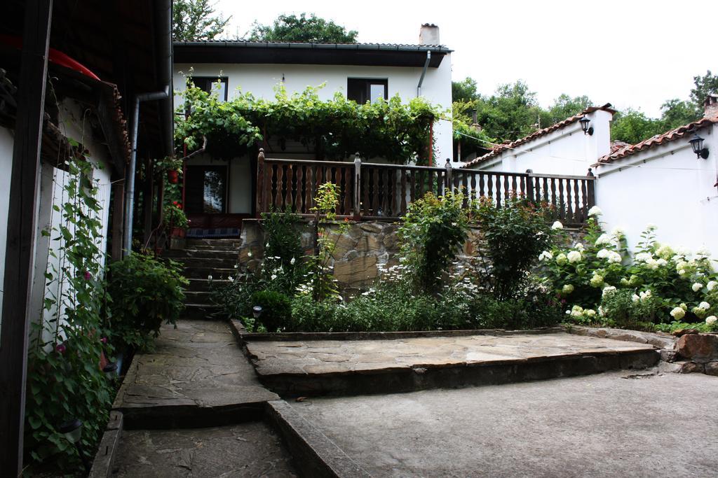 Hikers Hostel Veliko Tărnovo Exteriör bild